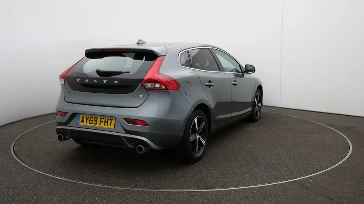 2019-volvo-v40-20-t3-r-design-edition-big-47