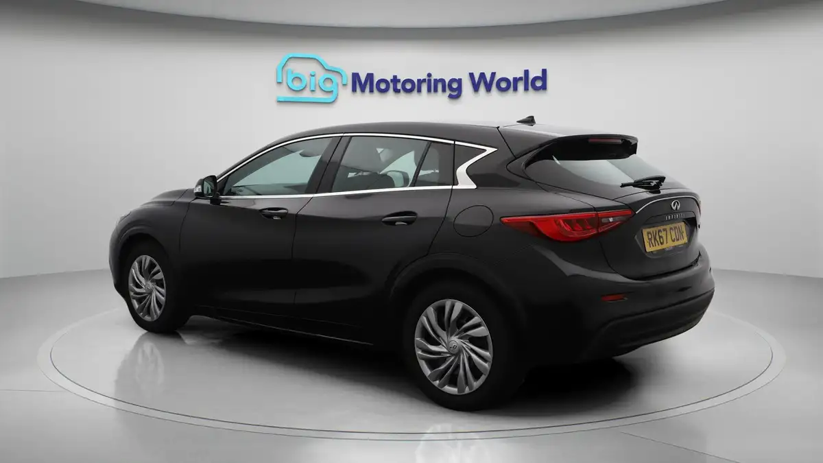 2017-infiniti-q30-15d-business-executive-dct-big-5