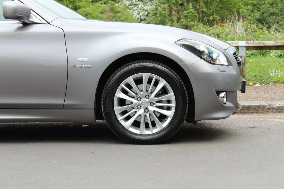2014-infiniti-q70-35-gt-premium-hybrid-big-47