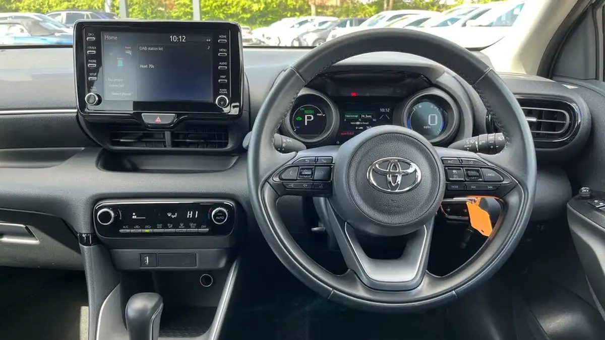 2022-toyota-yaris-15-vvt-i-design-big-5
