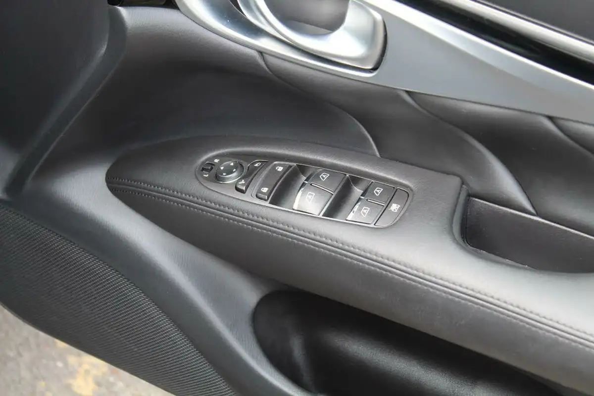2014-infiniti-q70-35-gt-premium-hybrid-big-23