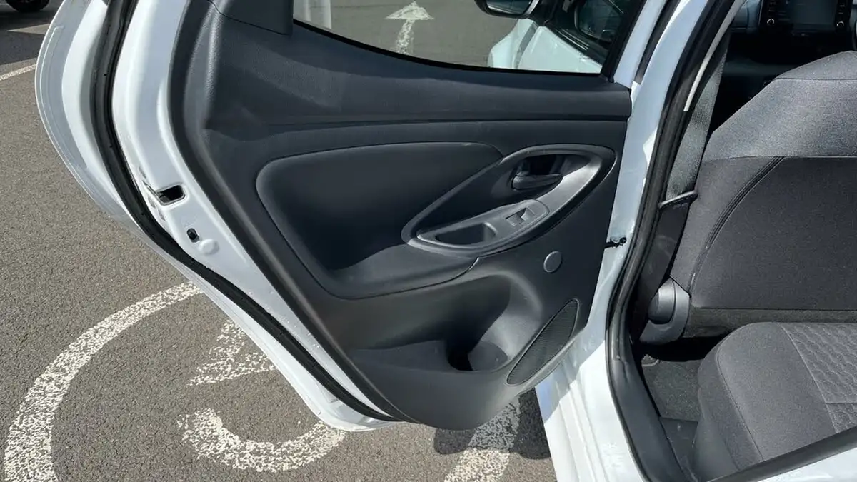 2022-toyota-yaris-15-vvt-i-design-big-29
