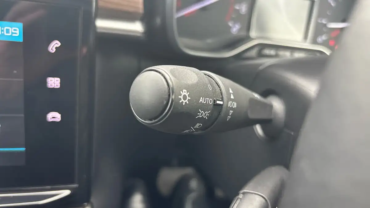 2023-citroen-c3-12-puretech-shine-plus-110ps-ss-eat6-big-26