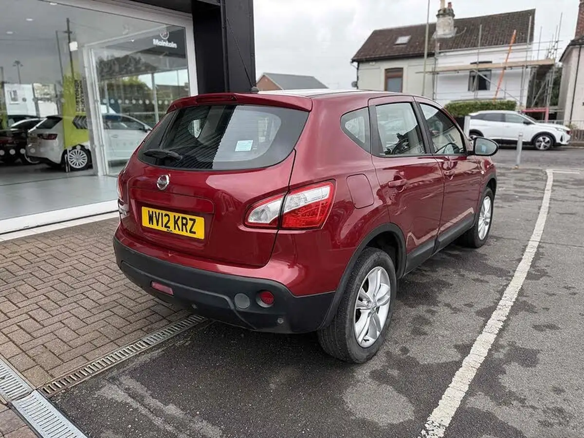 2012-nissan-qashqai-16-acenta-big-7