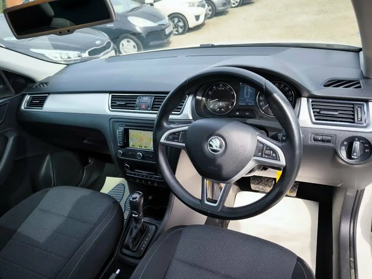 2014-skoda-rapid-spaceback-14-elegance-greentech-big-11