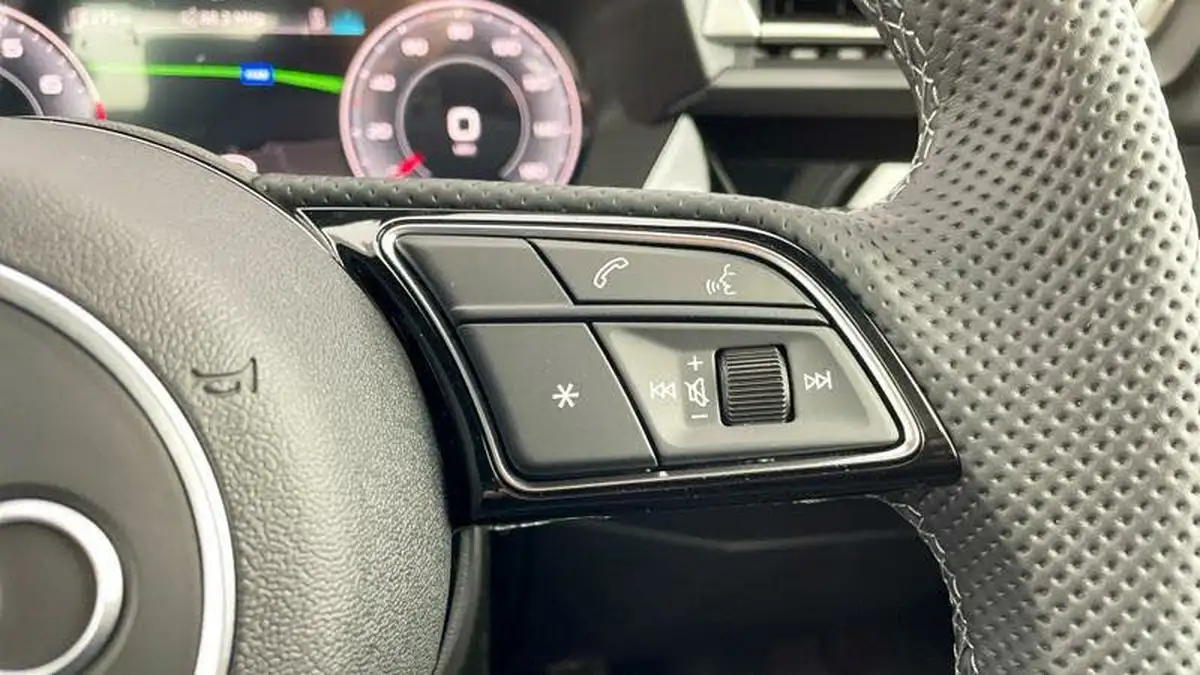 2024-audi-a3-15-35-tfsi-s-line-saloon-4d-big-11