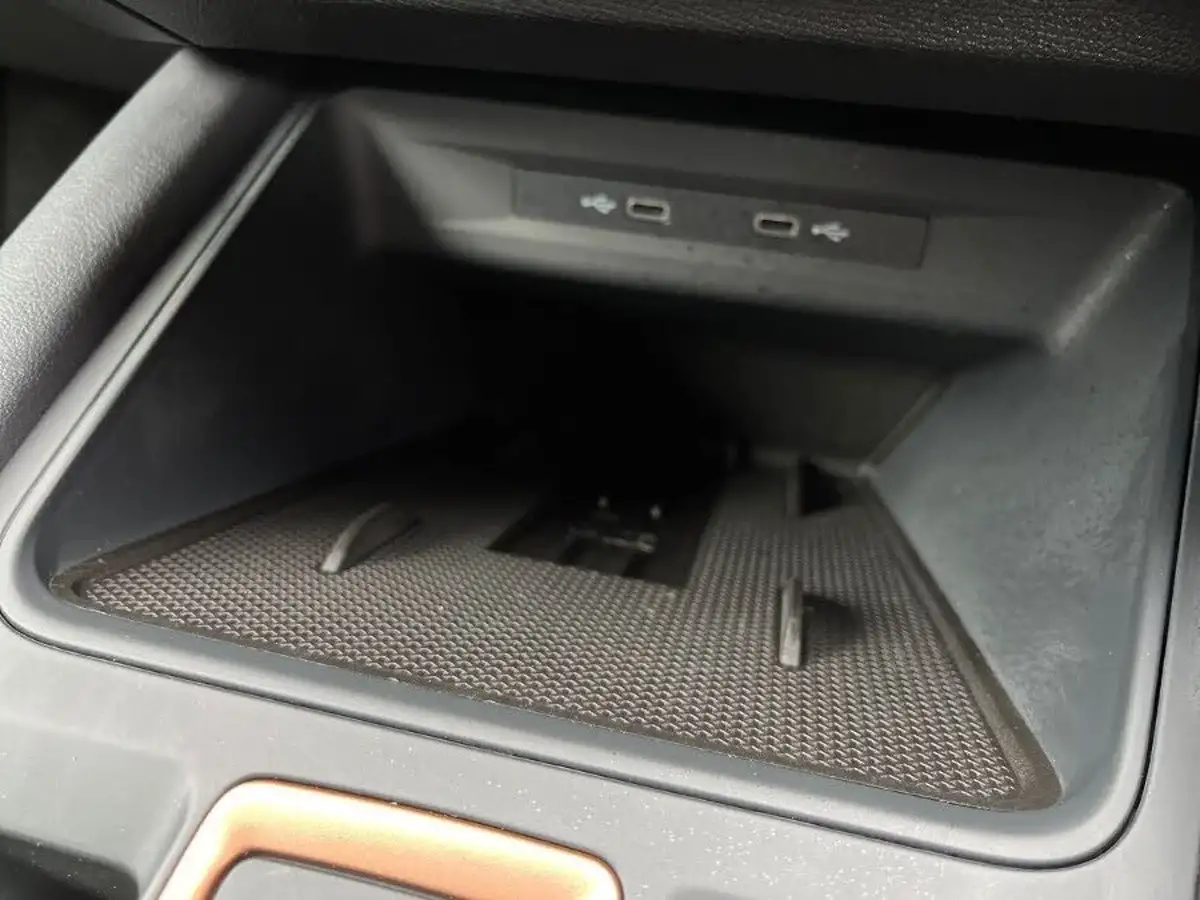 2024-cupra-formentor-15-e-hybrid-vz2-big-23