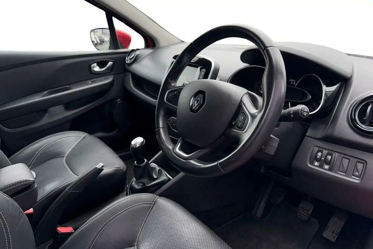 2018-renault-clio-09-tce-signature-nav-big-8