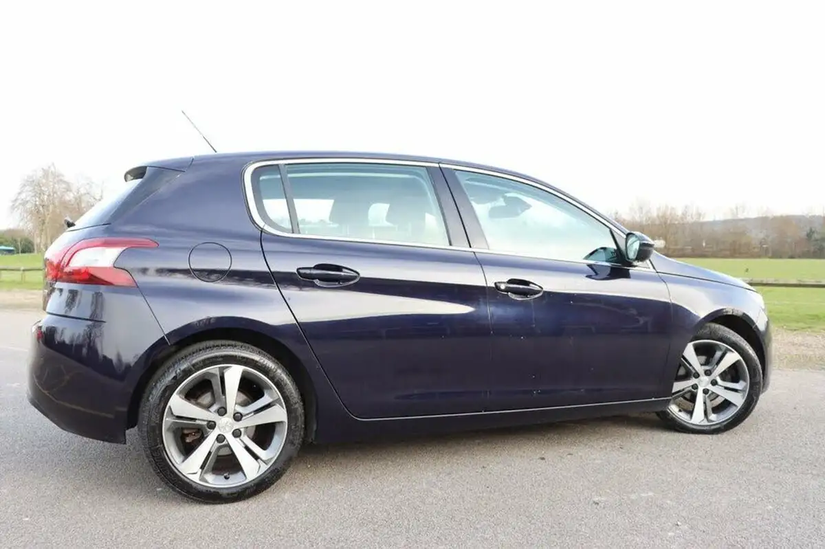 2017-peugeot-308-12-puretech-allure-110bhp-big-11