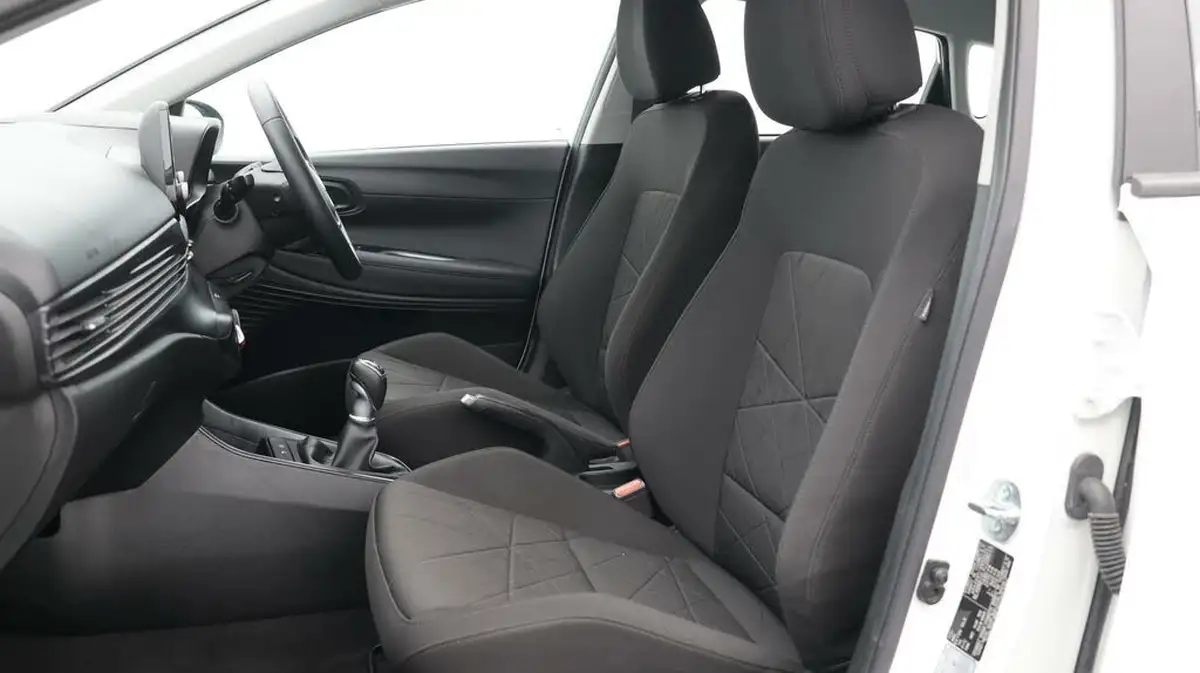 2023-hyundai-bayon-10-t-gdi-se-connect-big-14