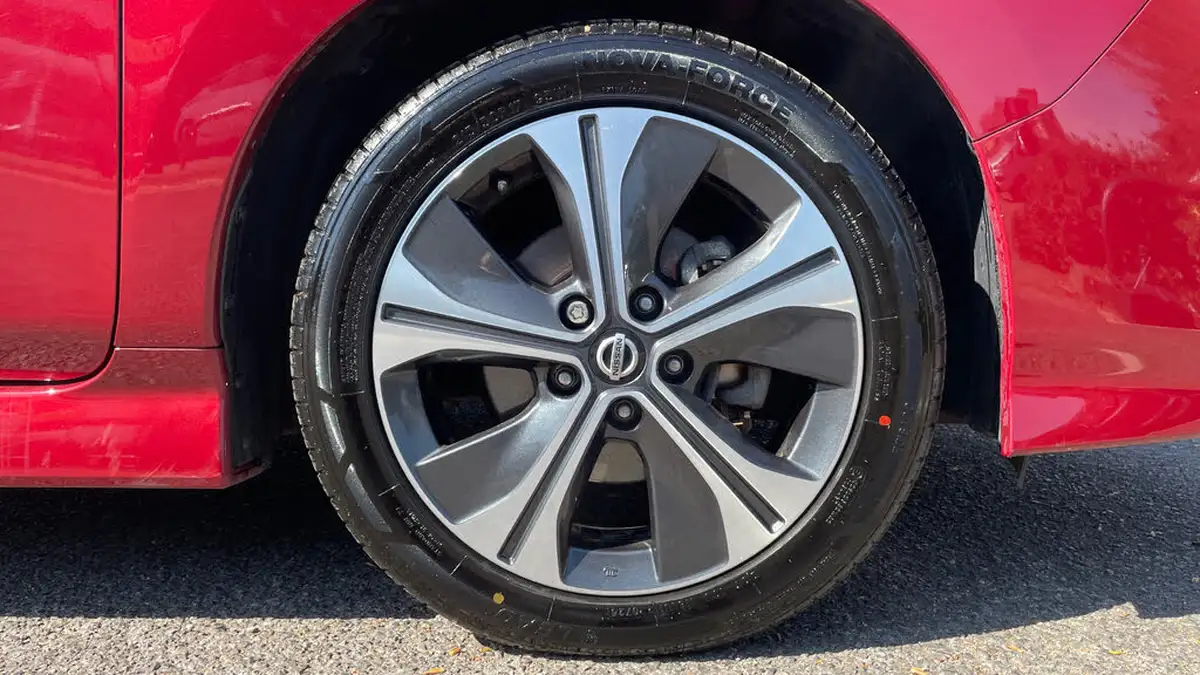 2018-nissan-leaf-e-n-connecta-big-19