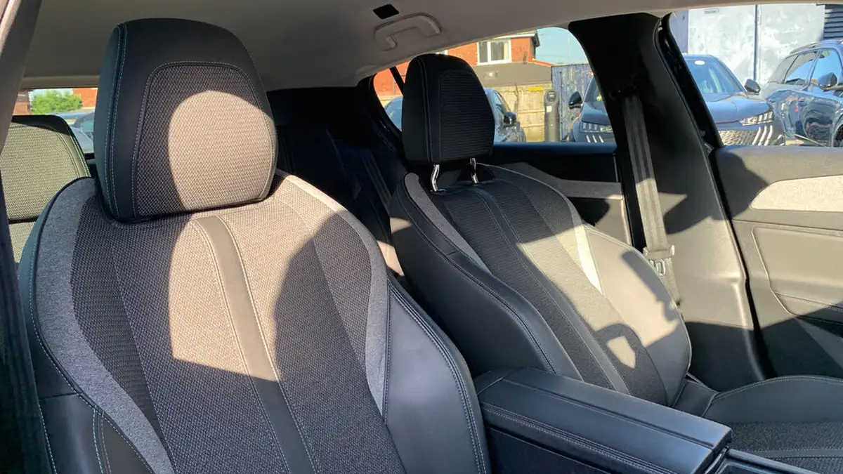 2022-peugeot-308-12-puretech-allure-premium-eat8-big-20