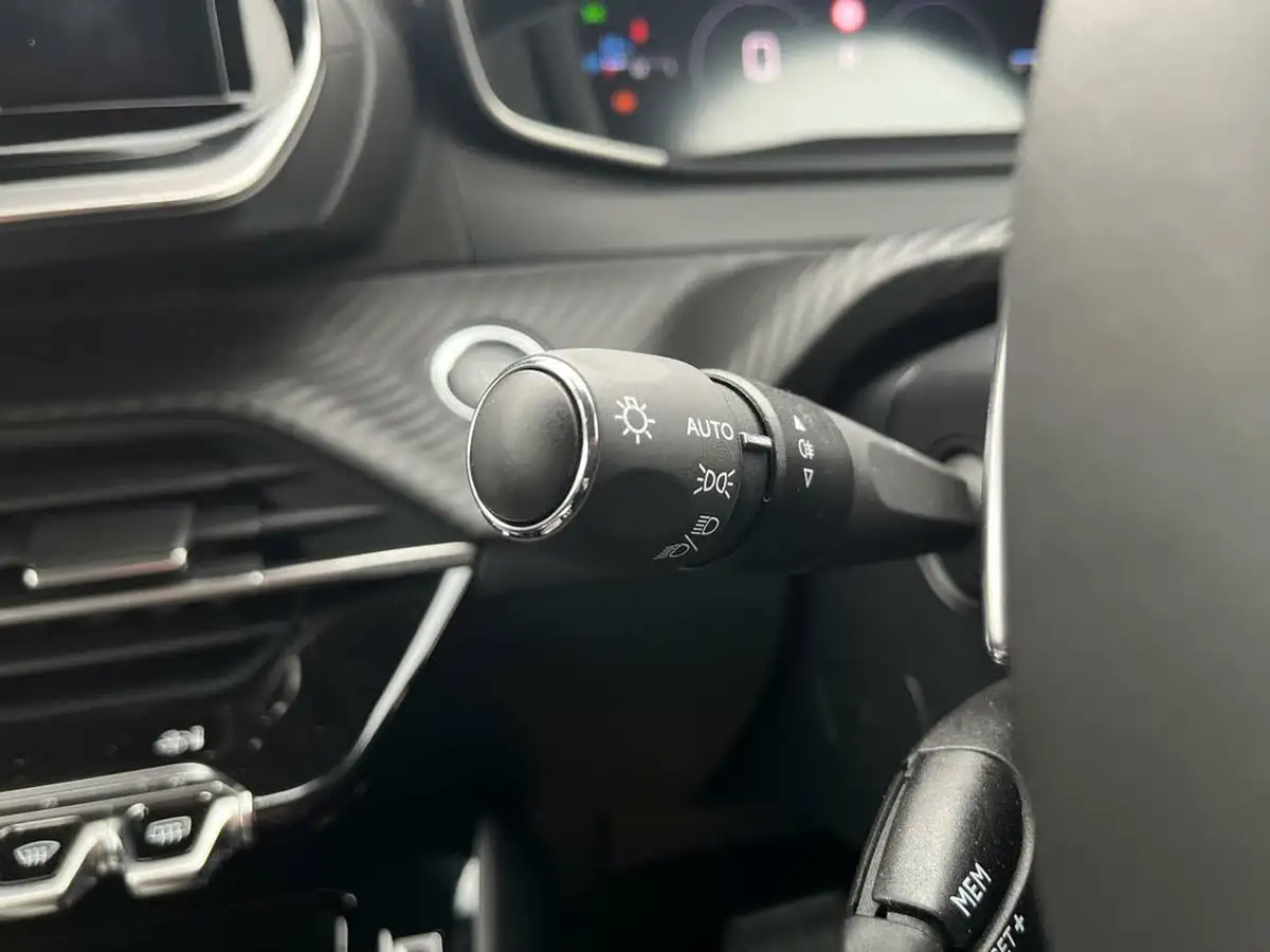 2024-peugeot-208-12-puretech-allure-hybrid-e-dsc6-big-16