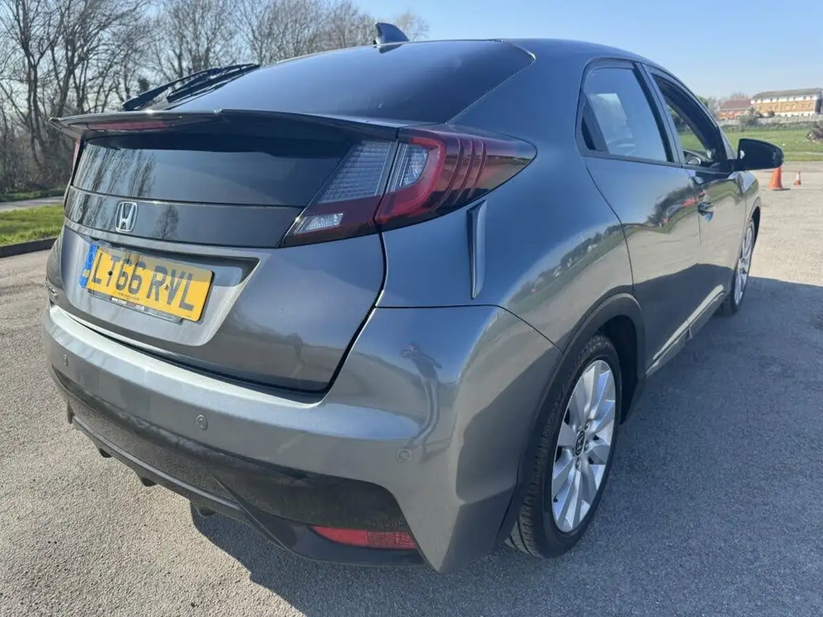 2017-honda-civic-18-i-vtec-se-plus-navi-hatchback-auto-big-34