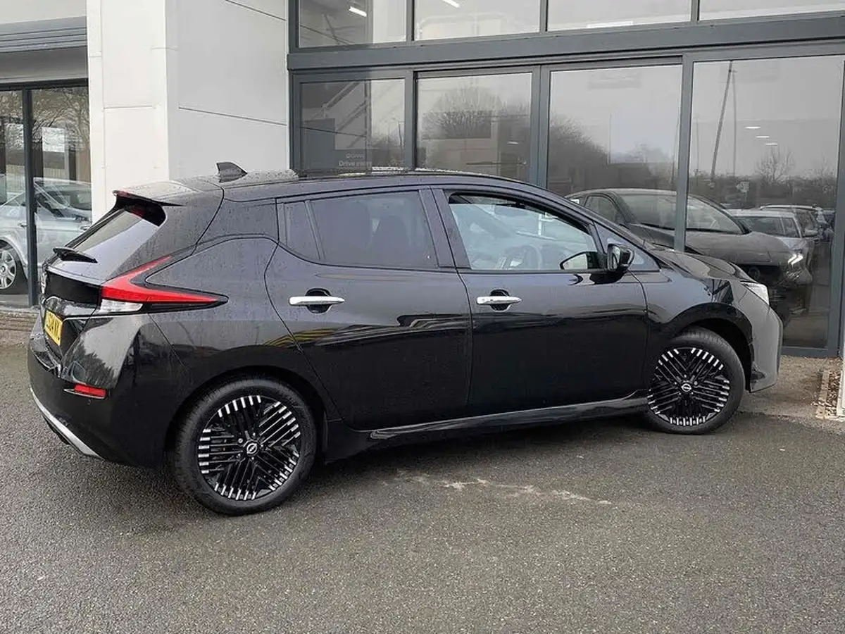 2024-nissan-leaf-e-tekna-39kwh-big-11