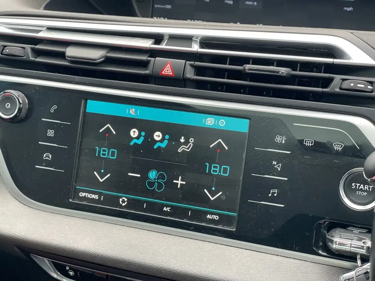 2017-citroen-grand-c4-picasso-16bluehdi-flair-big-34