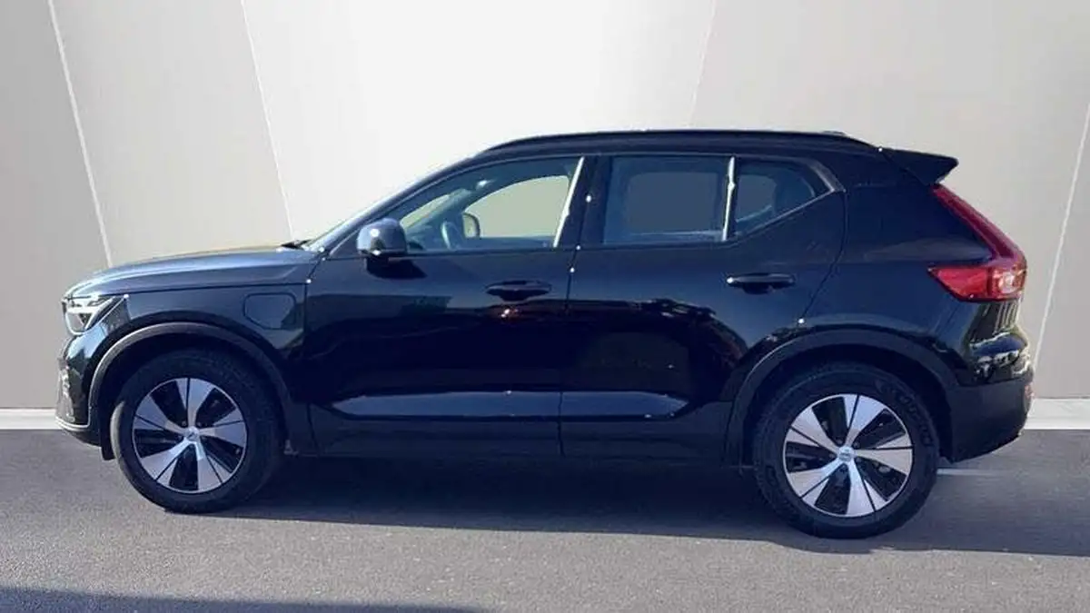 2022-volvo-xc40-15-t4-plus-big-2