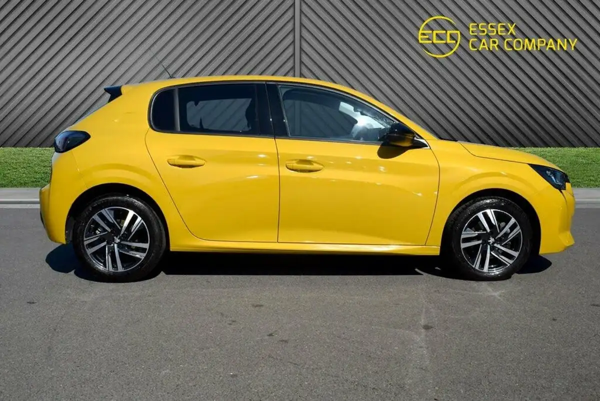2023-peugeot-208-12-puretech-allure-premium-100ps-big-6