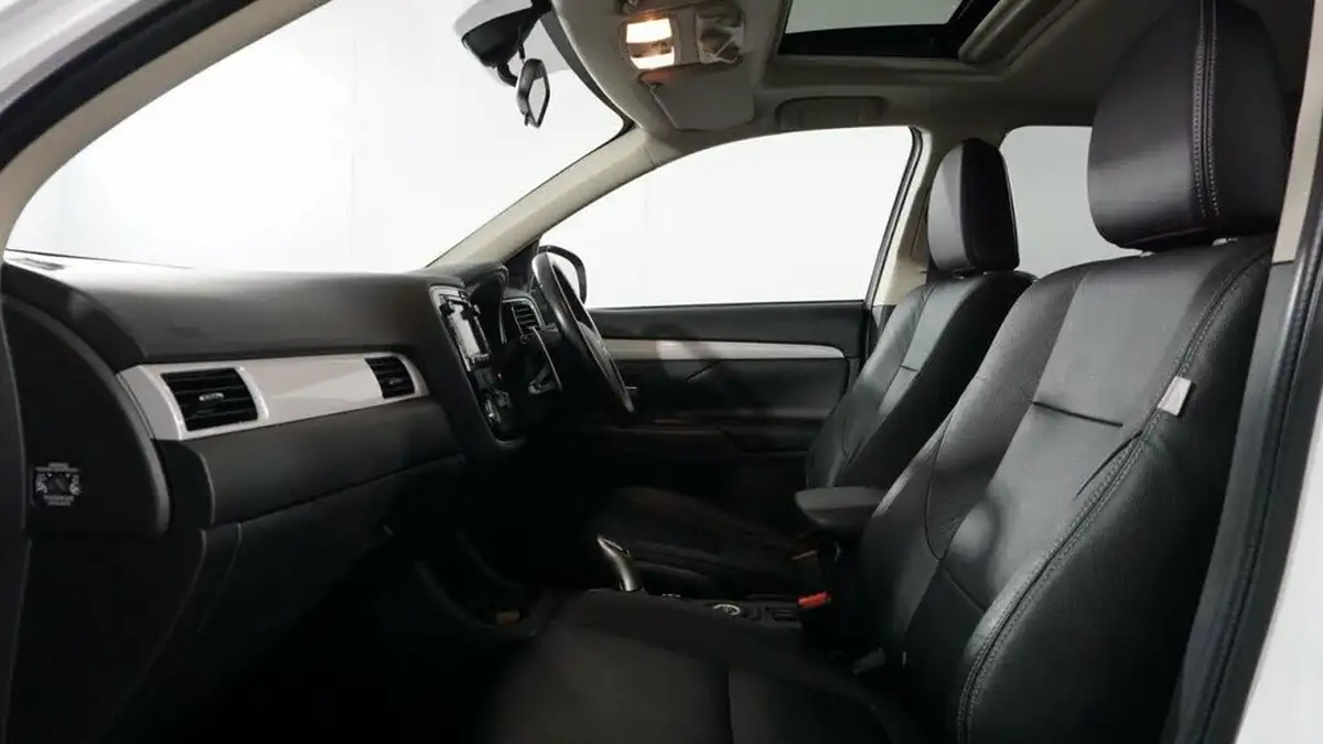 2014-mitsubishi-outlander-20-gx4h-big-10