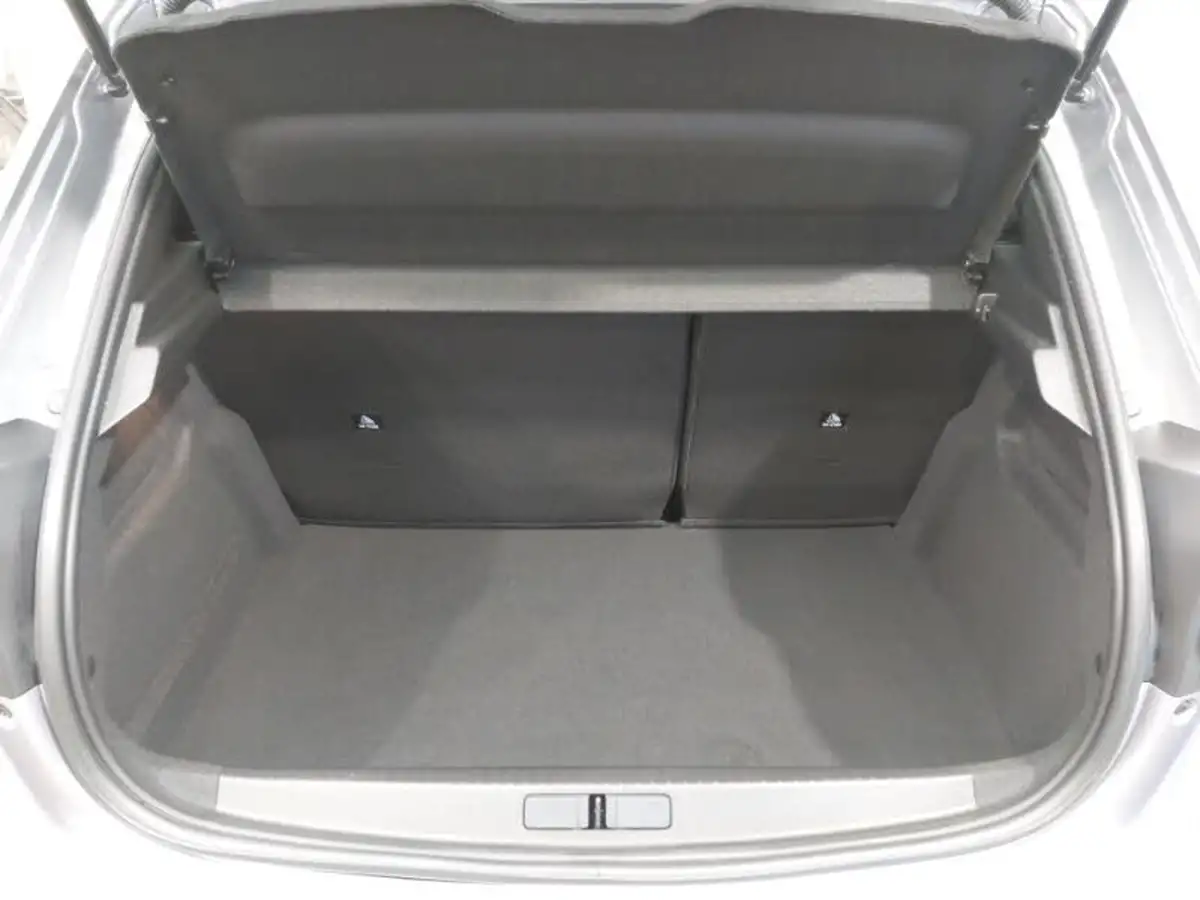 2023-peugeot-208-12-puretech-allure-premium-100ps-big-7