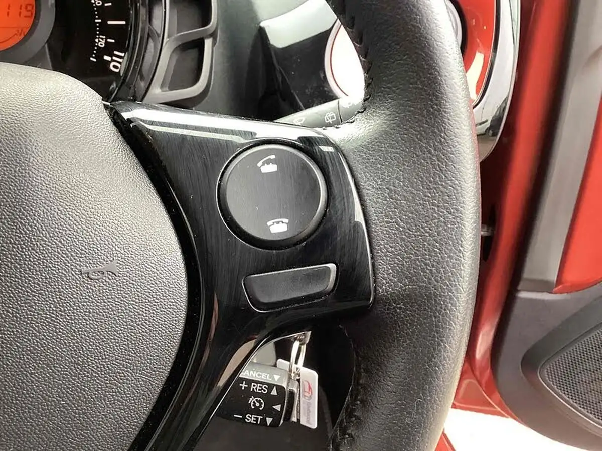 2020-peugeot-108-10-collection-ss-hatchback-big-18