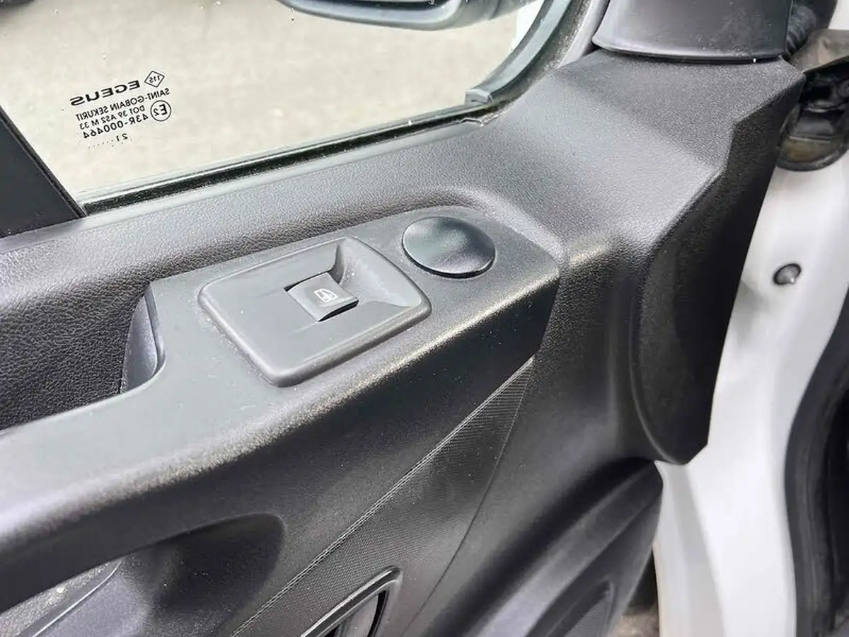 2021-renault-trafic-20dci-ll30-energy-120-business-panel-big-21
