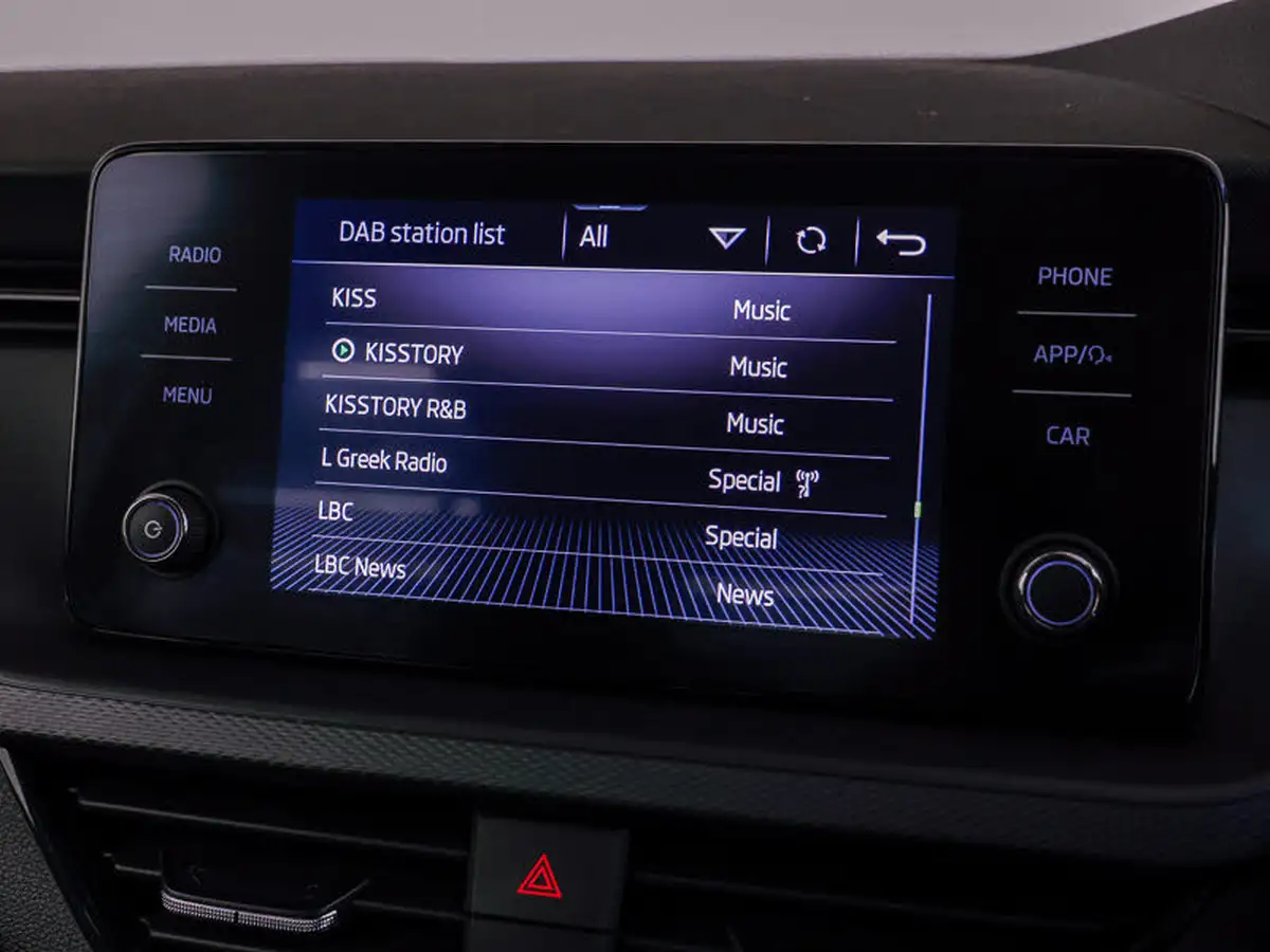 2023-skoda-kamiq-10-tsi-se-95ps-big-15