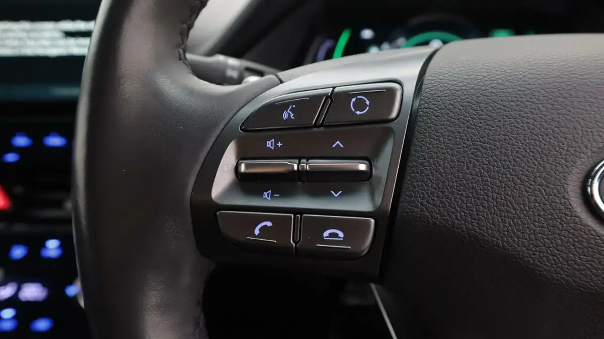 2021-hyundai-ioniq-16-gdi-premium-hybrid-big-23
