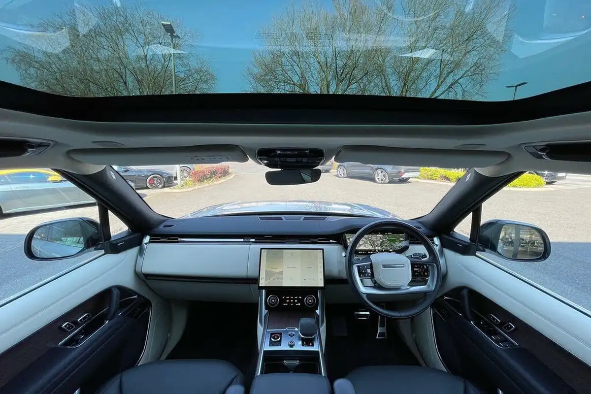 2023-land-rover-range-rover-30-p440e-se-big-2