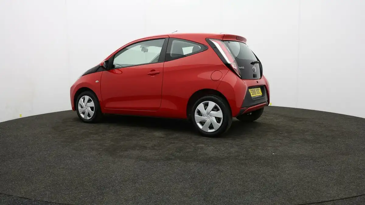 2018-toyota-aygo-10-vvt-i-x-play-71bhp-3d-big-64