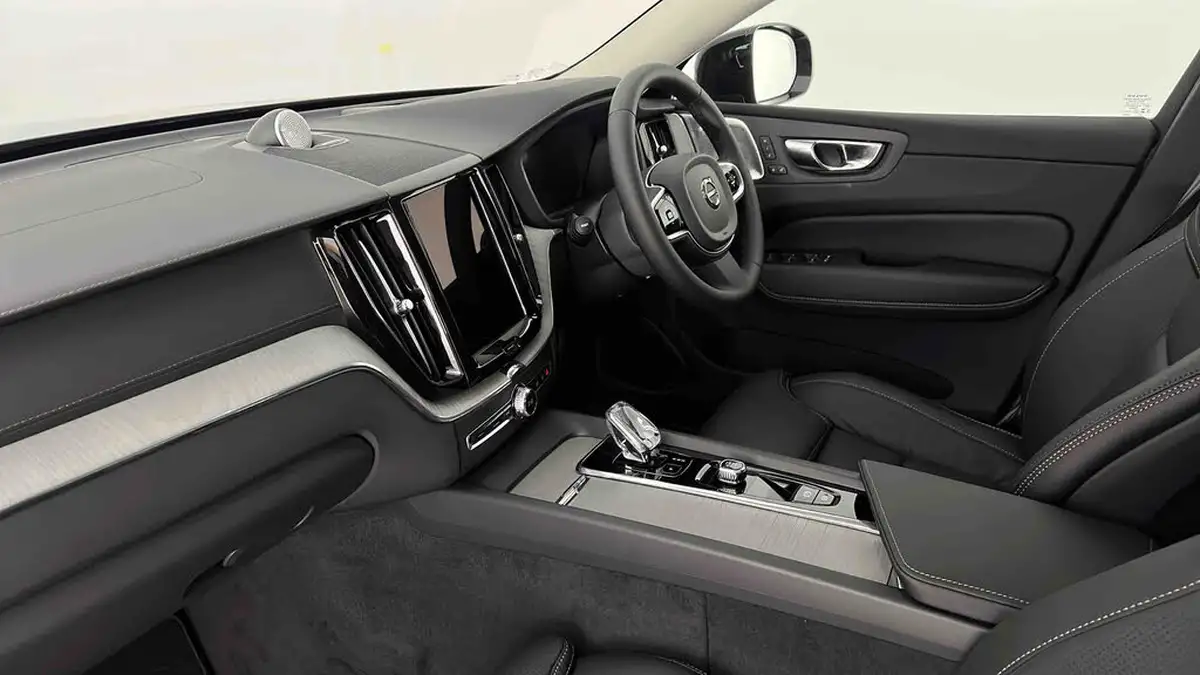 2024-volvo-xc60-20-t8-ultimate-dark-big-8