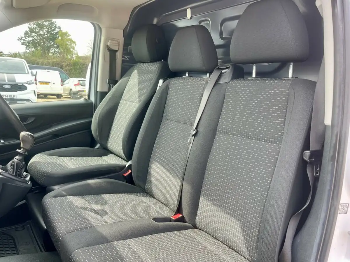 2021-mercedes-benz-vito-18-cdi-114-progressive-l2-panel-big-11