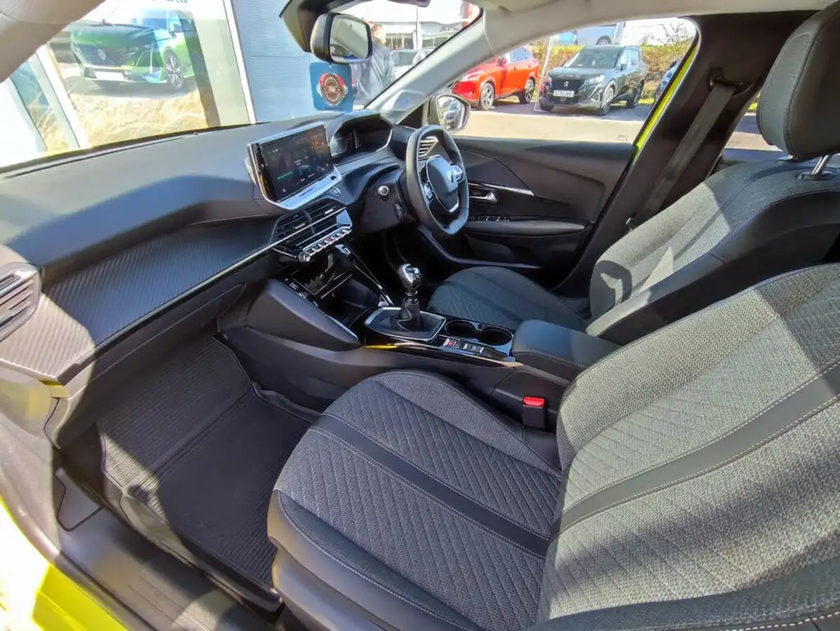 2024-peugeot-208-12-puretech-allure-big-16