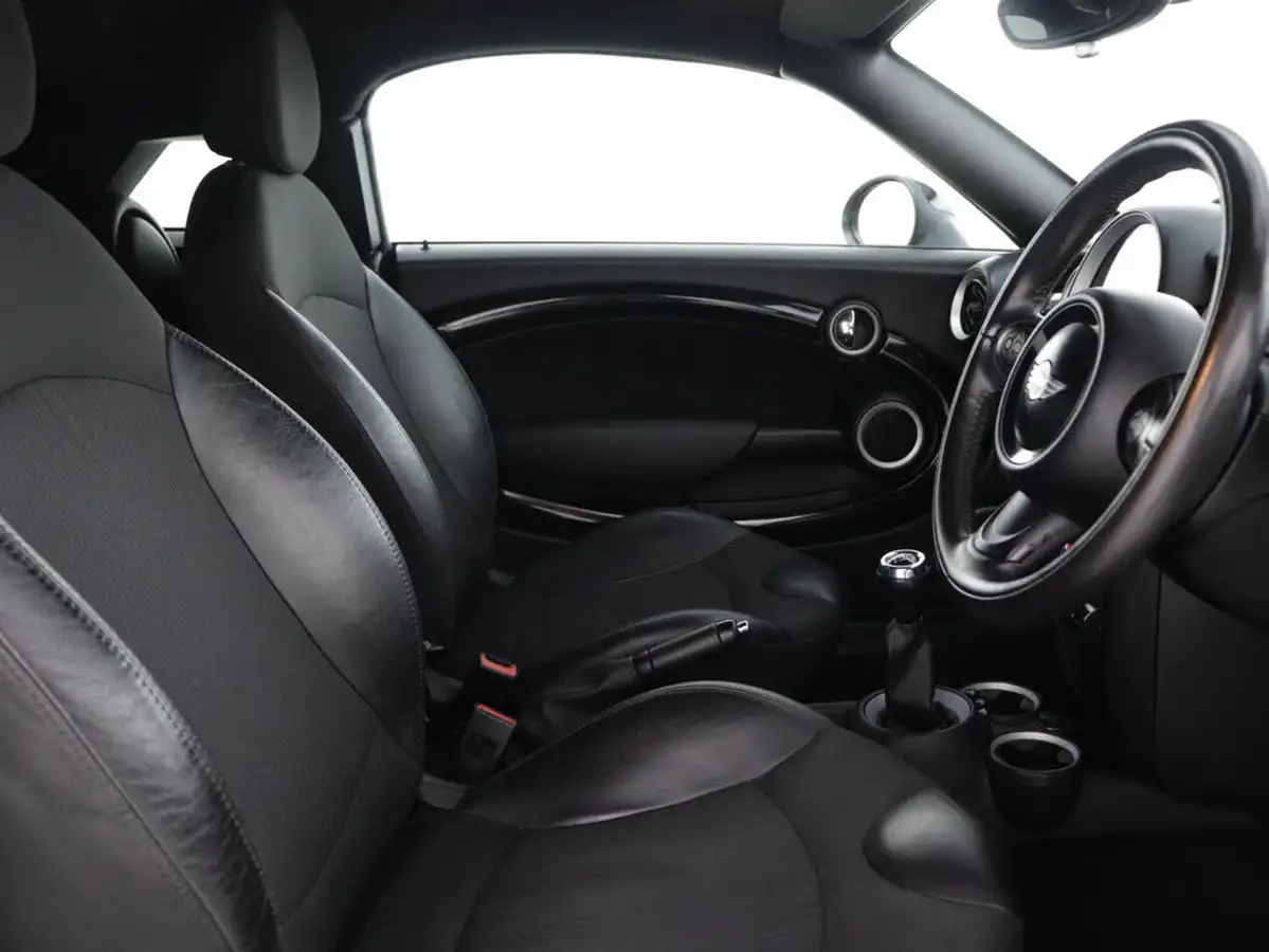 2012-mini-cooper-16-cooper-122bhp-coupe-3d-big-30