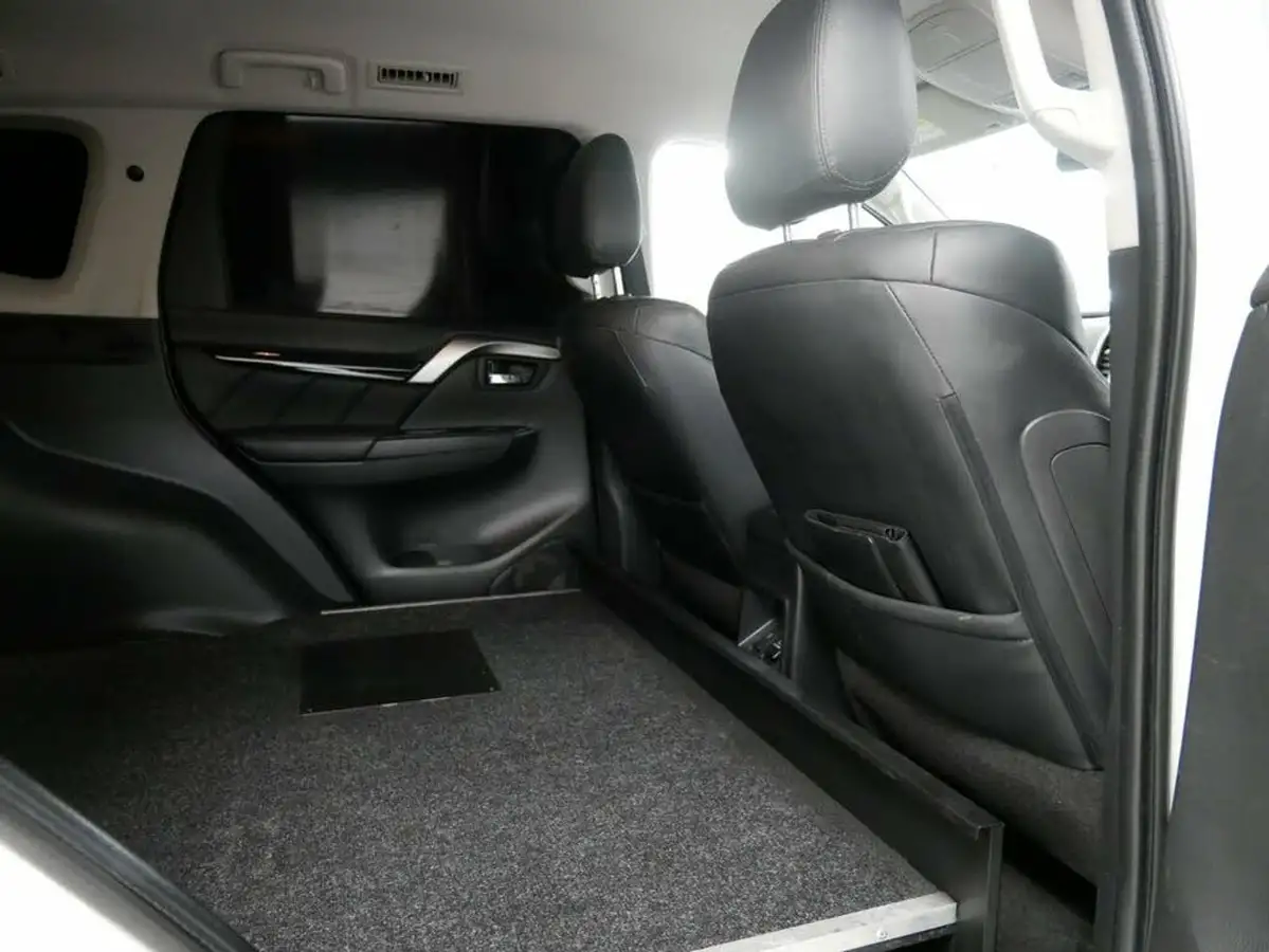 2019-mitsubishi-shogun-sport-24di-d-sport-big-31