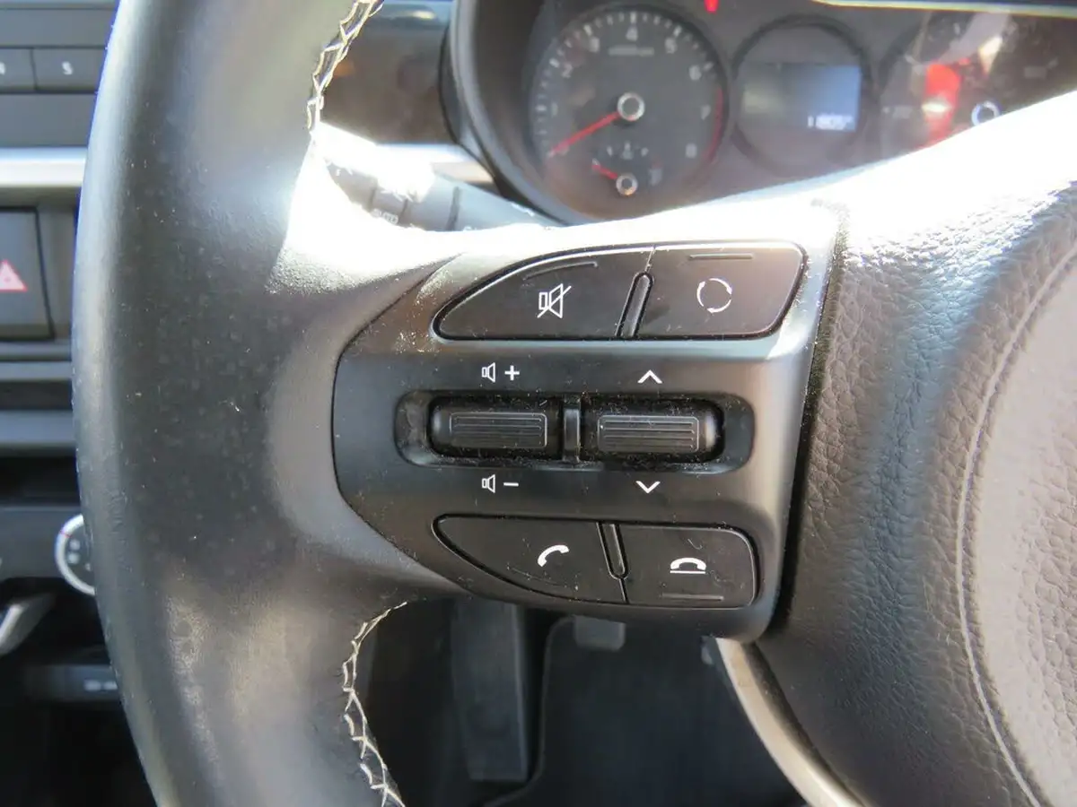 2020-kia-picanto-125-2-big-17