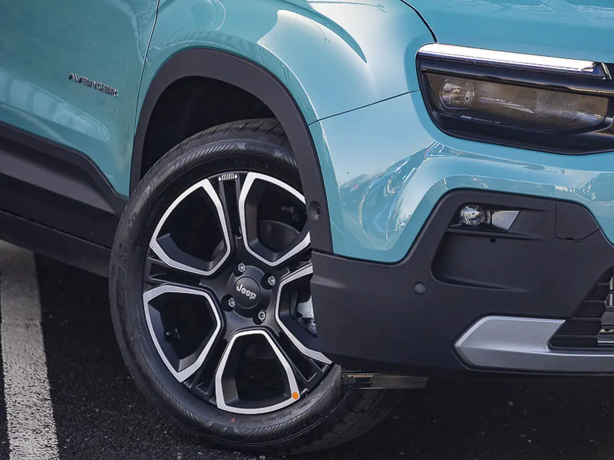 2025-jeep-avenger-12-gse-summit-big-19