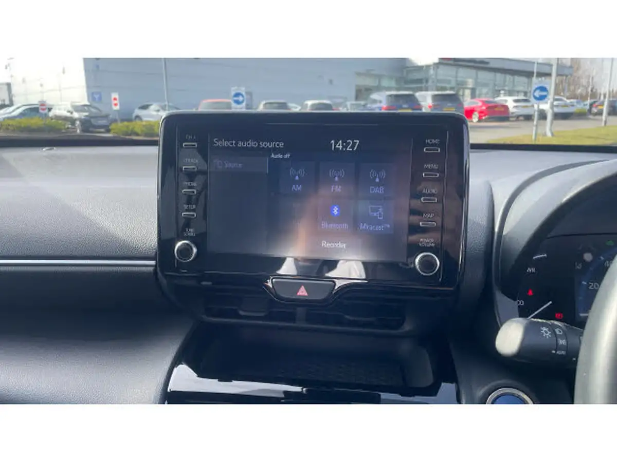 2021-toyota-yaris-15-vvt-i-design-panoramic-roof-big-6