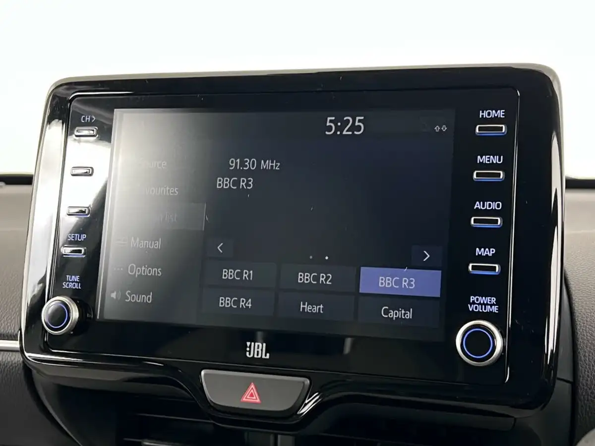 2021-toyota-yaris-15-vvt-i-excel-big-27