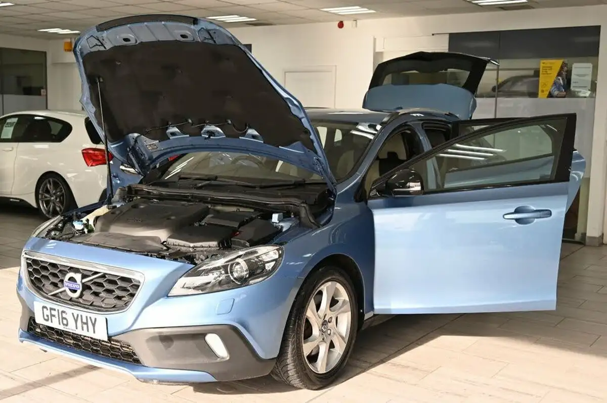 2016-volvo-v40-20td-d2-cross-country-lux-geartronic-big-10
