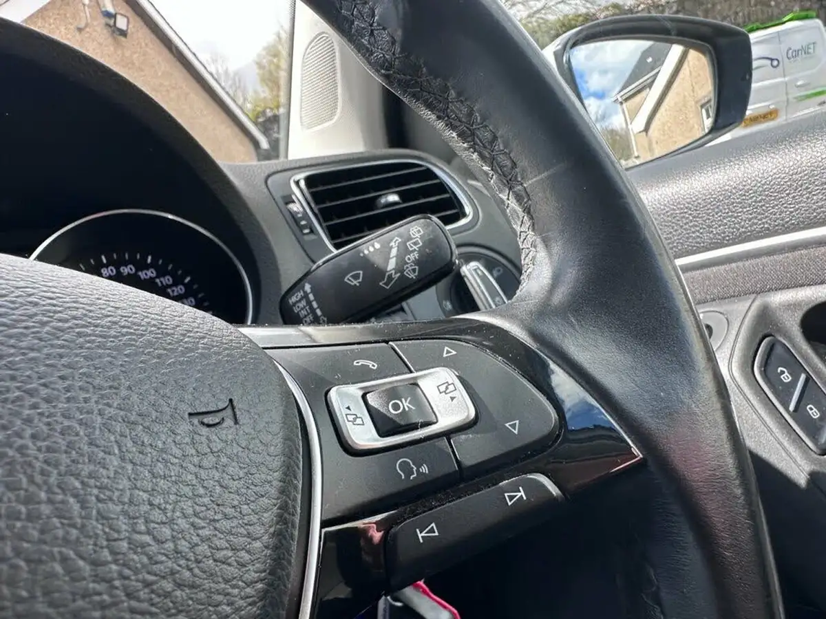 2015-volkswagen-polo-14tdi-se-5d-big-10