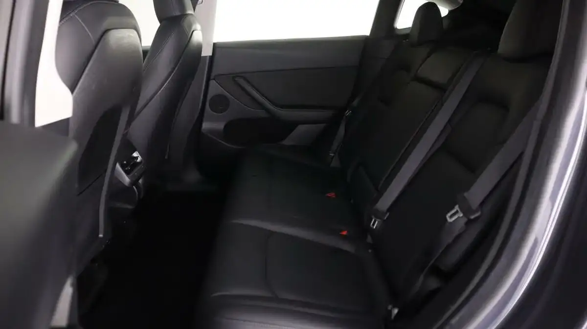 2022-tesla-model-y-e-rwd-big-16