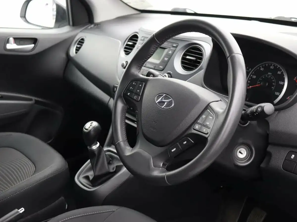 2017-hyundai-i10-12-premium-big-11