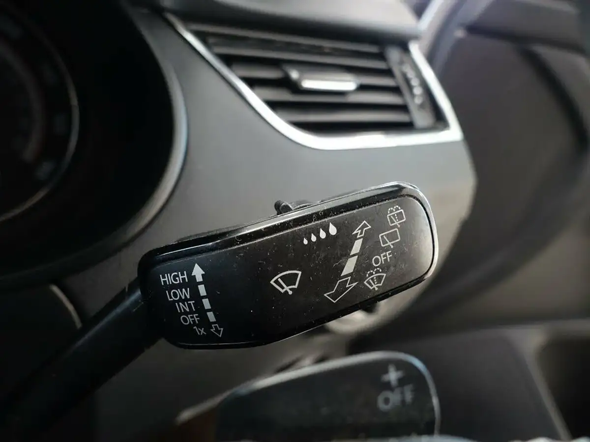 2019-skoda-octavia-20tdi-vrs-hatchback-big-21