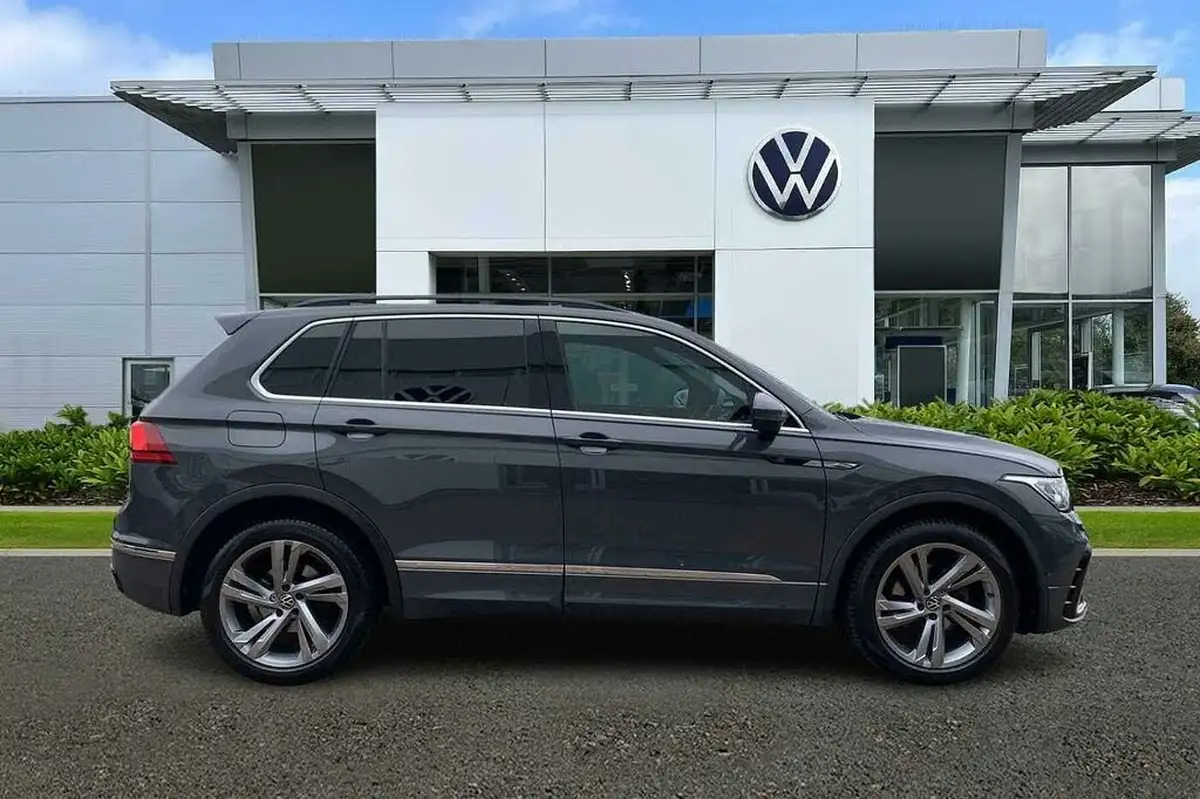 2023-volkswagen-tiguan-15-tsi-r-line-edition-big-3