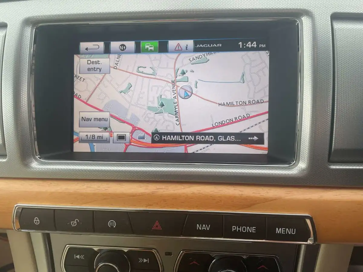 2014-jaguar-xf-22td-se-business-saloon-4d-big-12