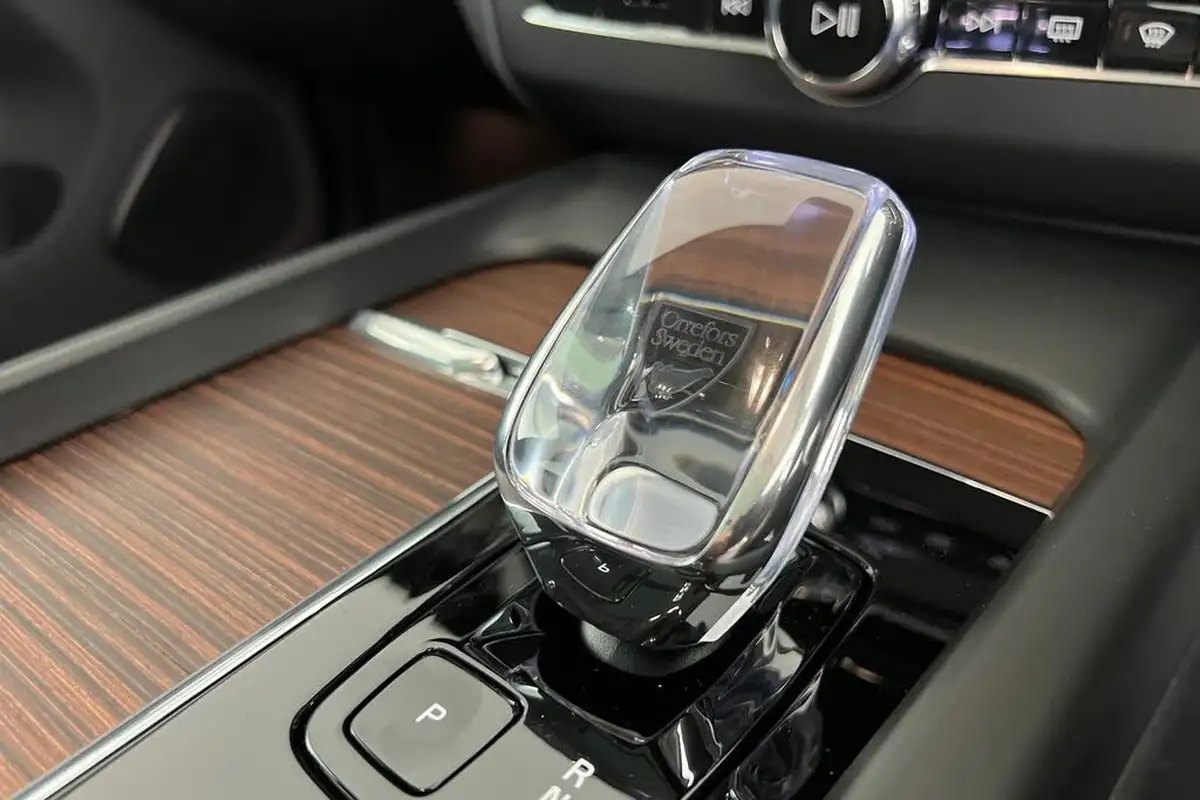 2024-volvo-xc60-20-t8-ultimate-dark-big-12