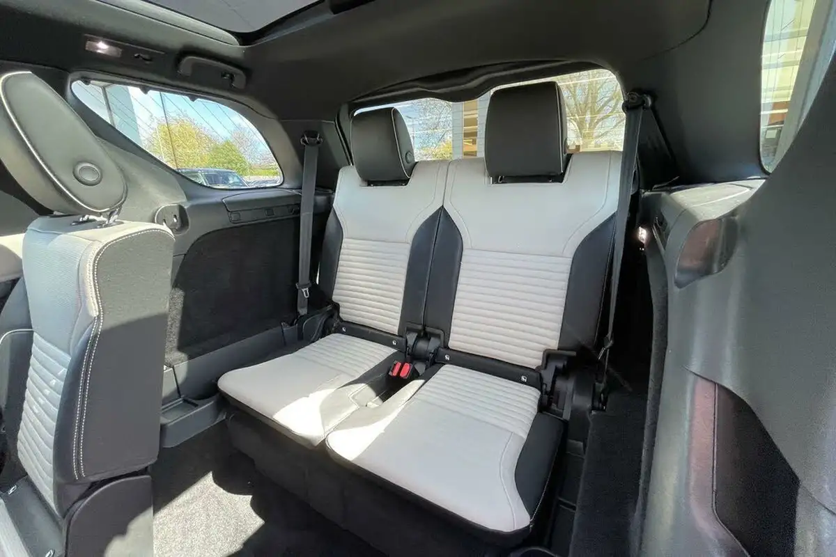 2021-land-rover-discovery-30-d300-r-dynamic-hse-big-38