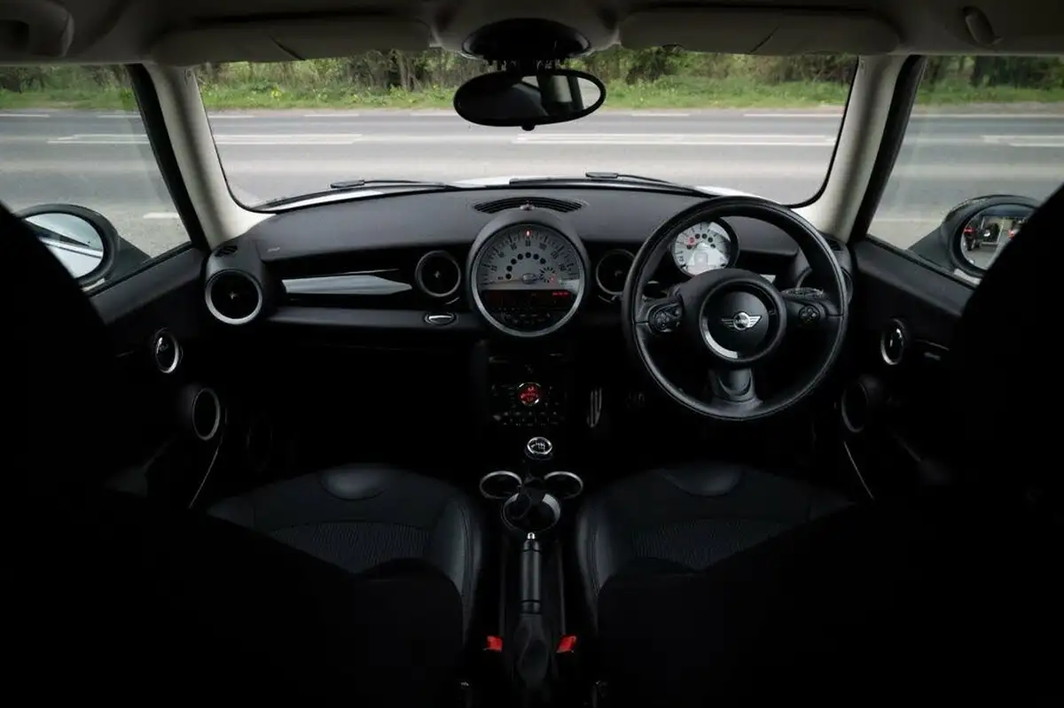 2013-mini-cooper-16-cooper-s-184bhp-sport-chili-hatchback-3d-big-11