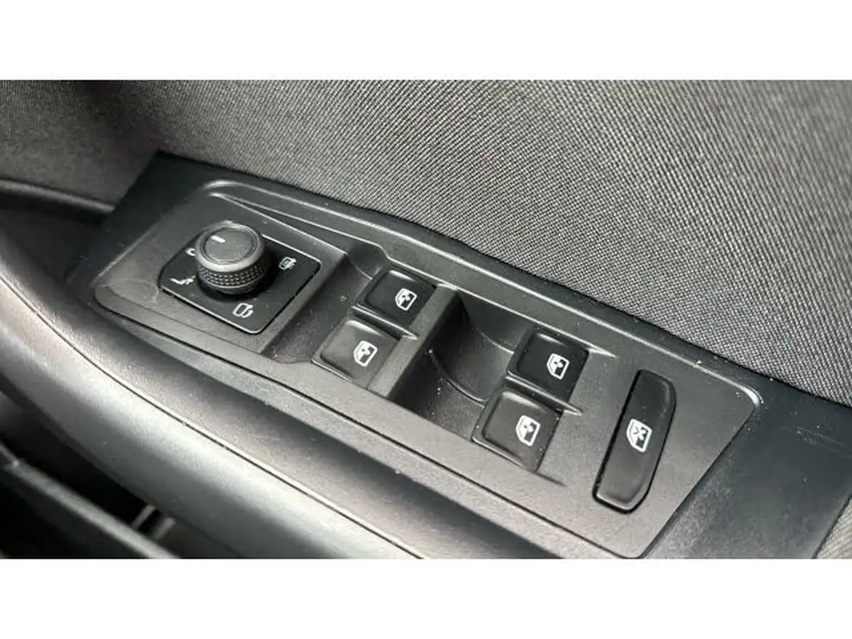 2023-volkswagen-t-roc-10-tsi-life-big-20